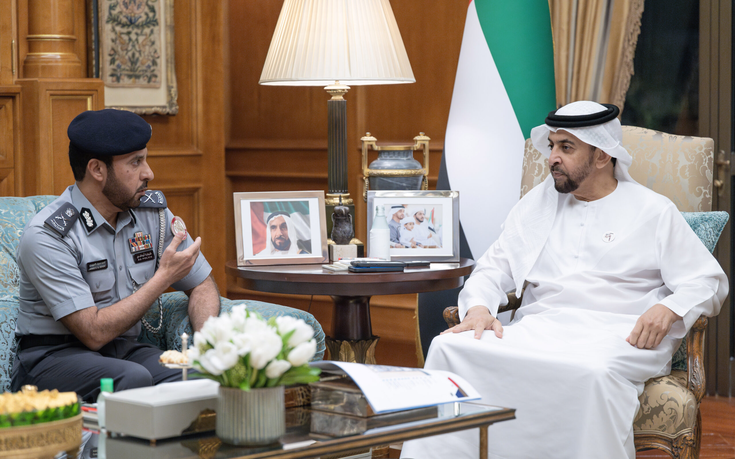  Hamdan bin Zayed receives Commander-in-Chief of Abu Dhabi Police