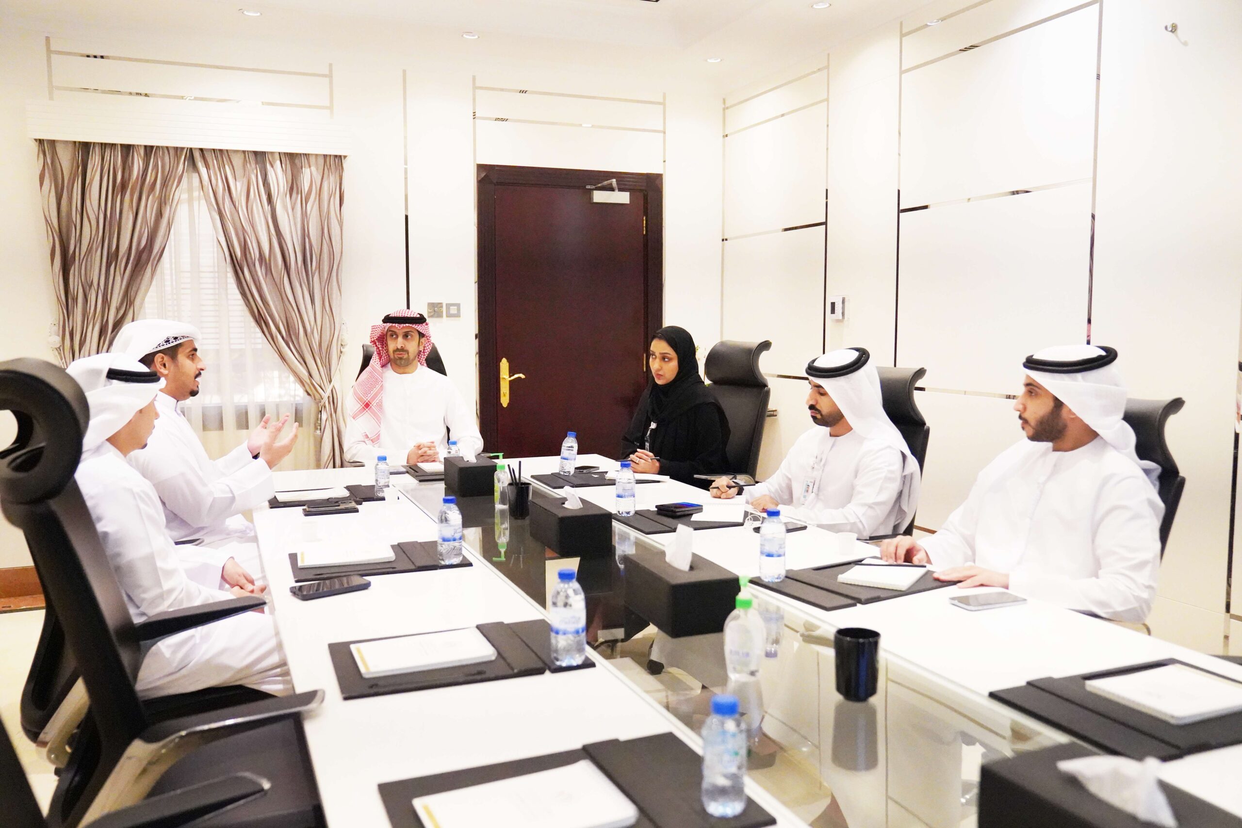  Sharjah Economic Development Department evaluates ‘Ruwad’ projects